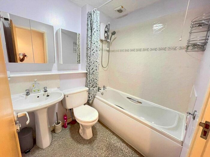 1 Bedroom Flat To Rent In Frobisher Road, Erith, DA8