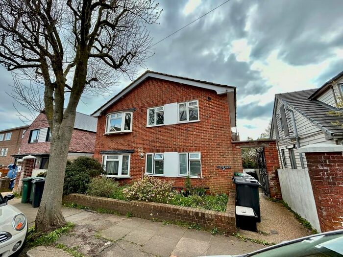 2 Bedroom Flat To Rent In The Croft, Chatsworth Road, Brighton, BN1