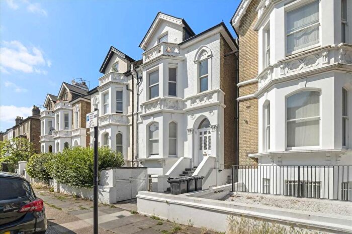2 Bedroom Flat For Sale In Marlborough Road, Chiswick, W4