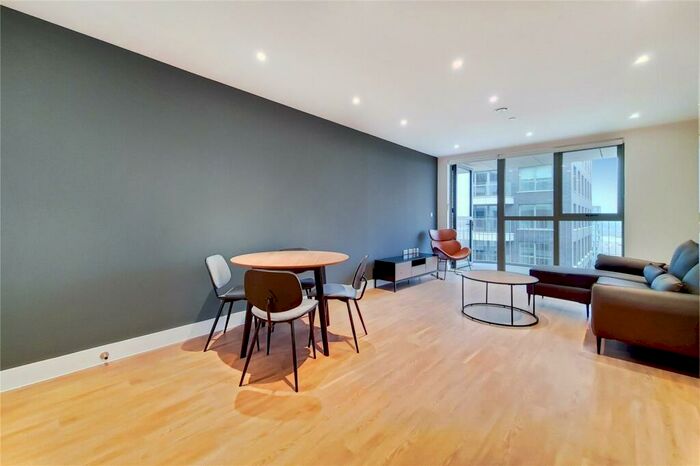 2 Bedroom Apartment To Rent In Green Street, London, NW10