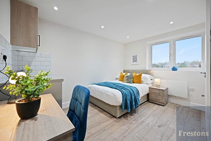 Studio To Rent In Oakmere Avenue, Potters Bar, Hertfordshire, EN6