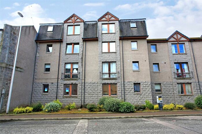 2 Bedroom Flat To Rent In Glendale Mews, Aberdeen, AB11
