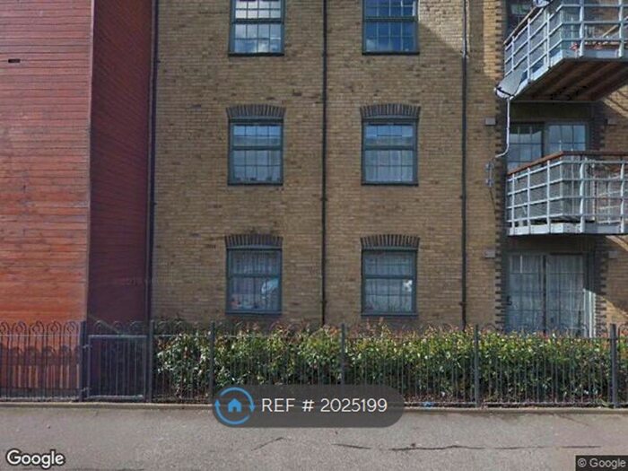 2 Bedroom Flat To Rent In Hewetts Quay, Barking, IG11