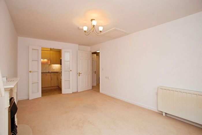 1 Bedroom Flat For Sale In Hempstead Road, Watford, WD17