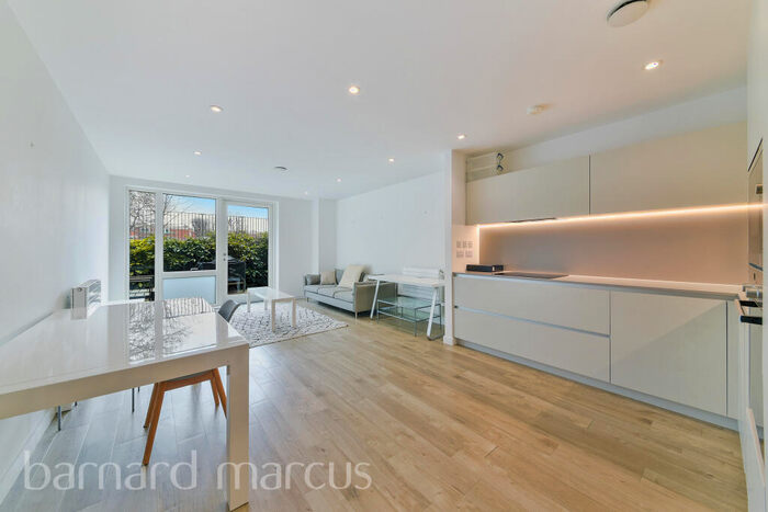 2 Bedroom Apartment To Rent In Woods Road, London, SE15