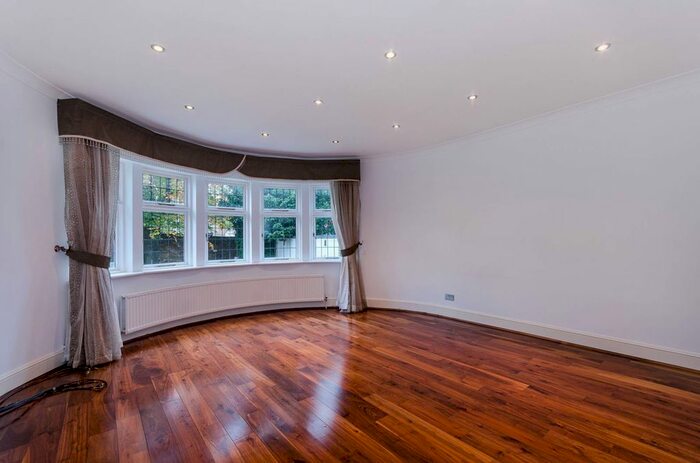 3 Bedroom Flat To Rent In Chartfield Avenue, West Putney, London, SW15