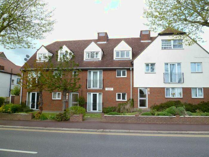 3 Bedroom Apartment To Rent In Hadleigh Road, Leigh On Sea, SS9