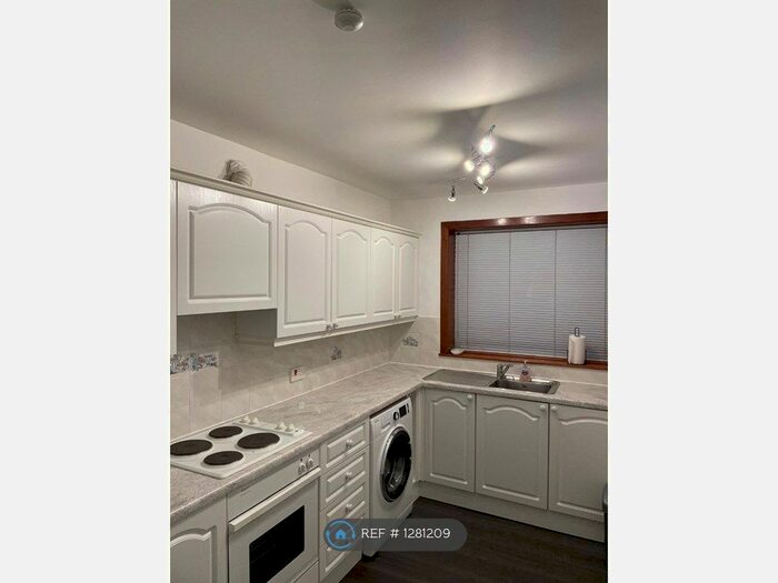 2 Bedroom Flat To Rent In Fleming Gardens, Camelon, Falkirk FK1