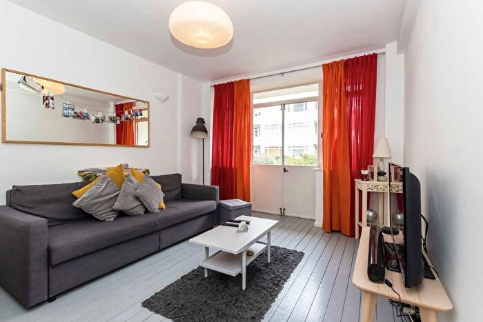 1 Bedroom Flat To Rent In Upper Richmond Road, Putney, SW15