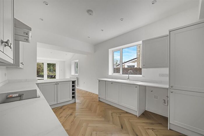 3 Bedroom Semi-Detached House For Sale In Heol Las, Birchgrove, Swansea, SA7