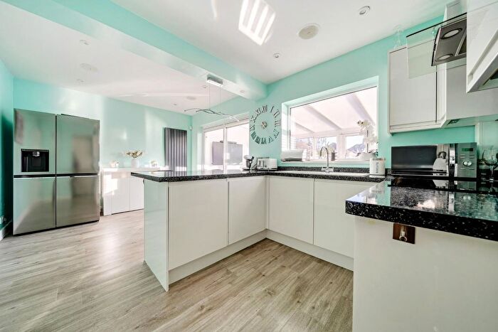 4 Bedroom Semi-detached House For Sale In Waverley Road, Drayton, Portsmouth, PO6