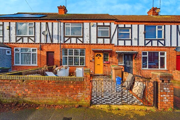 2 Bedroom Terraced House For Sale In Icknield Road, Luton, Bedfordshire, LU3