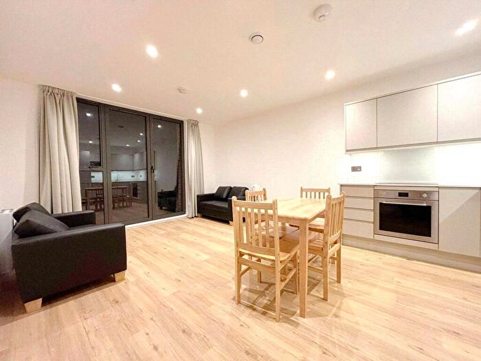 2 Bedroom Flat To Rent In Farnborough Road, Farnborough, Surrey, GU14