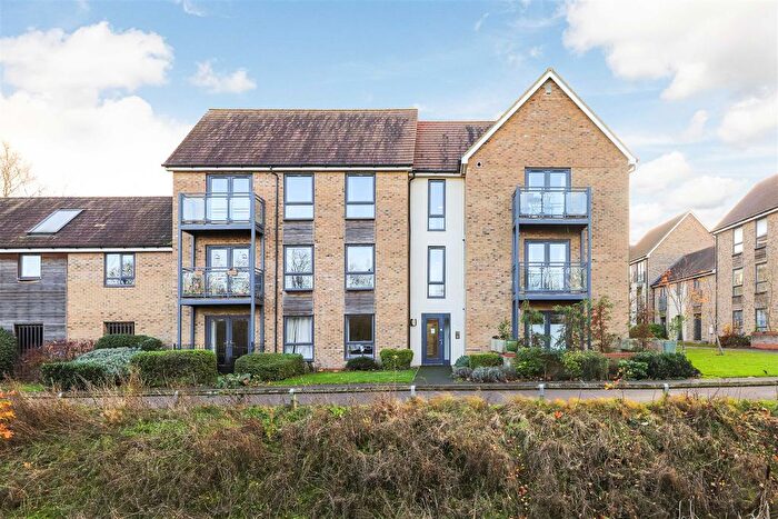 2 Bedroom Flat For Sale In Yeoman Drive, Cambridge, CB3