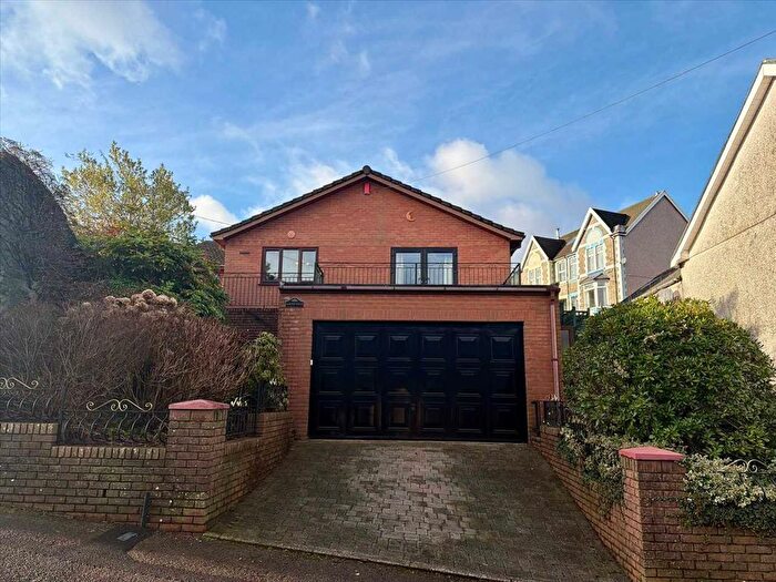 4 Bedroom Bungalow For Sale In Llwyn Coch Bungalow, Hughes Street, Tonypandy, CF40