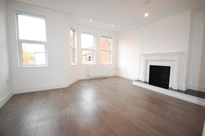 3 Bedroom Flat To Rent In Manor Road, Bowes Park, N22