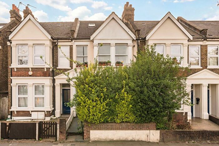 4 Bedroom Flat For Sale In Horn Lane, Acton, W3