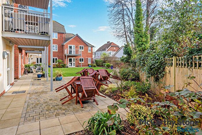 2 Bedroom Flat For Sale In St. Marys Road, Hayling Island, PO11