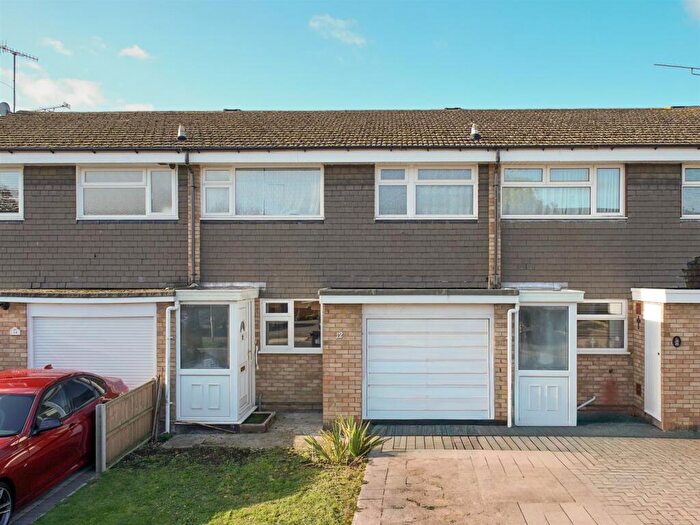 3 Bedroom Terraced House For Sale In Chantry Lane, London Colney, AL2