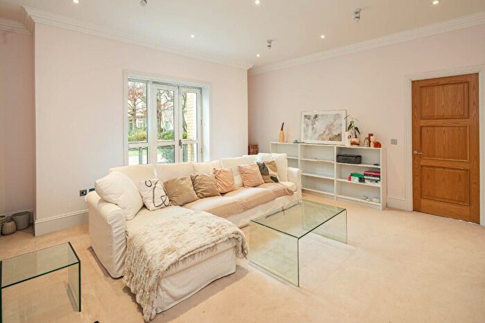 2 Bedroom Apartment To Rent In Westferry Circus, London, E14