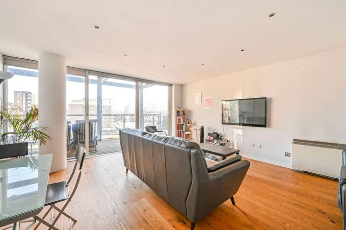 3 Bedroom Flat To Rent In Branch Road, Limehouse, London, E14