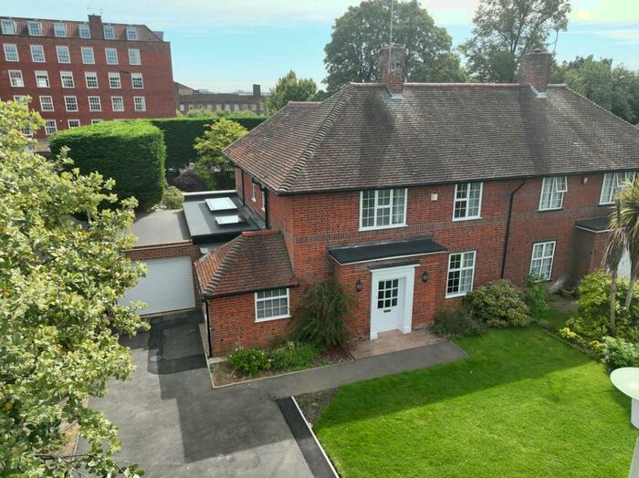 3 Bedroom Semi-Detached House To Rent In Guessens Road, Welwyn Garden City, AL8