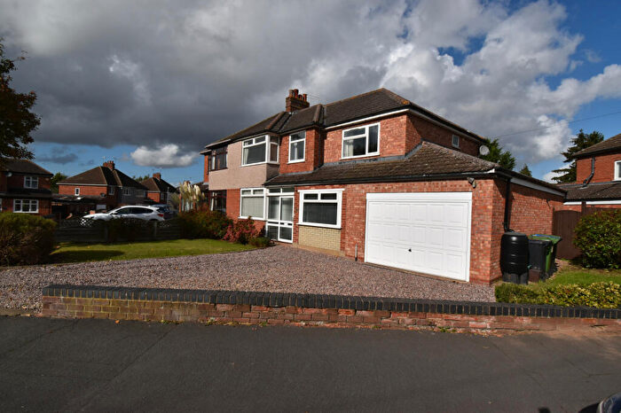 4 Bedroom Semi-Detached House To Rent In Murcott Road East, Leamington Spa, Warwickshire, CV31