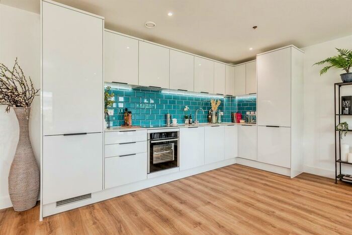 3 Bedroom Apartment For Sale In Martingale Way, Portishead, Bristol, BS20