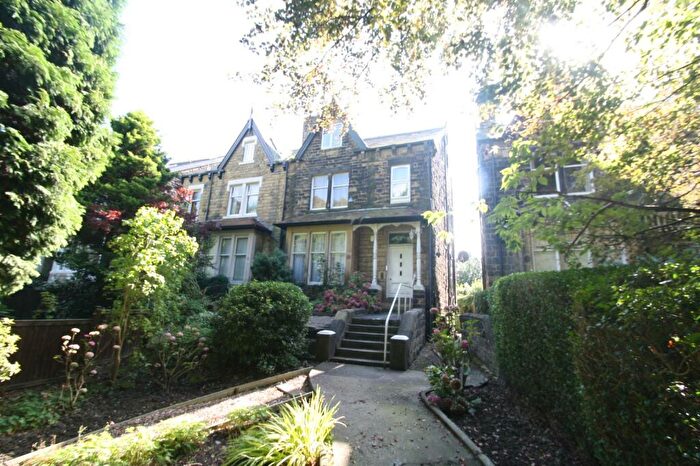 2 Bedroom Flat To Rent In Wetherby Road, Leeds, West Yorkshire, Uk, LS8