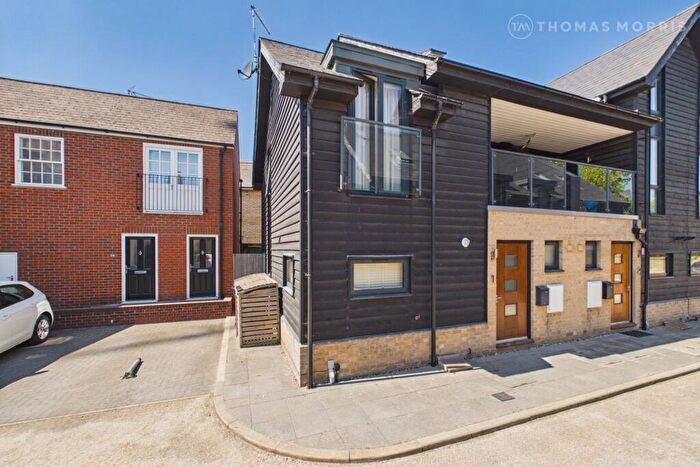3 Bedroom End Of Terrace House For Sale In Brewers Yard, Royston, SG8