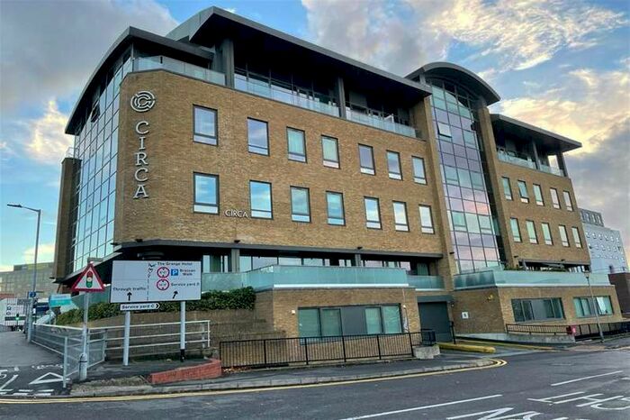 1 Bedroom Apartment To Rent In 1 Bedroom Apartment 1st Floor In Bracknell, RG12