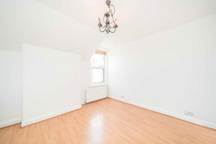 Studio To Rent In London Road, Kingston Upon Thames, KT2