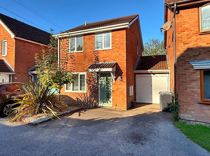 3 Bedroom Link Detached House To Rent In Godmanston Close, Canford Heath, Poole, BH17