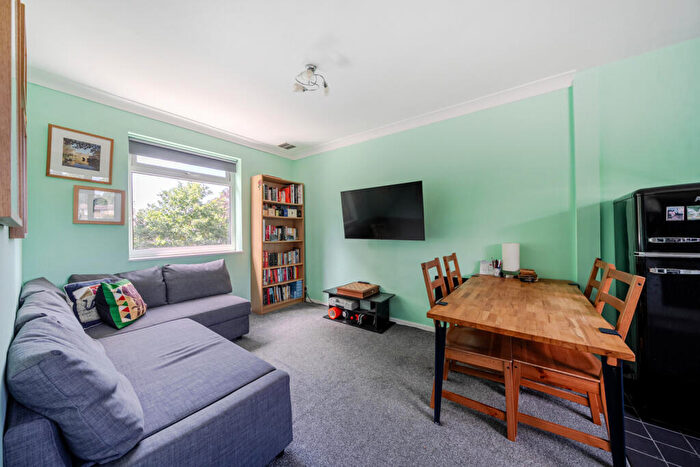 2 Bedroom Apartment For Sale In Casterbridge Road, London, SE3