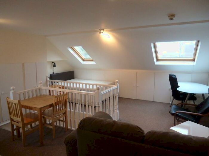 Studio To Rent In Bowes Road, Arnos Grove, N11