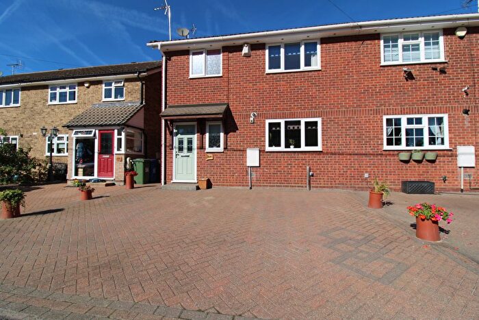 3 Bedroom Semi-Detached House For Sale In Lower Crescent, Stanford-Le-Hope, SS17