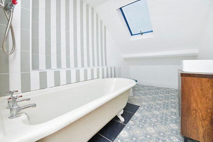 1 Bedroom Flat For Sale In Bounds Place, Millbay Road, Plymouth, PL1