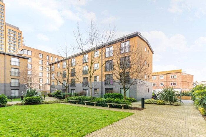 1 Bedroom Flat To Rent In Capulet Square, Bow, London, E3