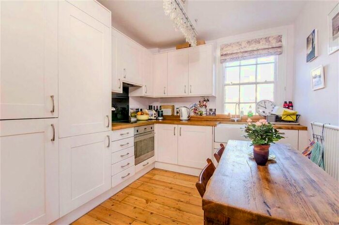 2 Bedroom Flat To Rent In Drummond Street, London, NW1