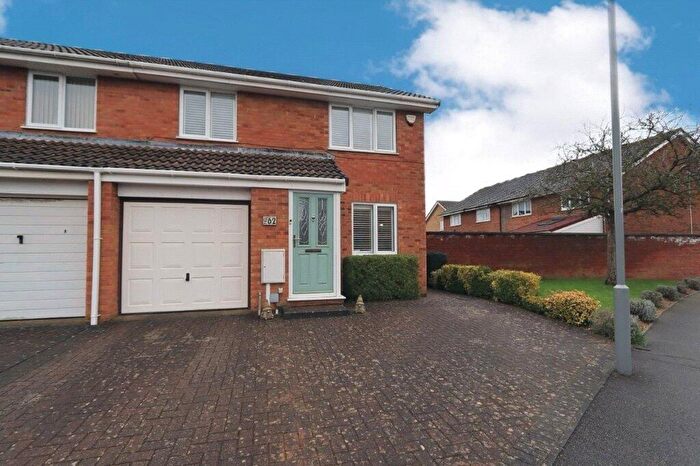 3 Bedroom Semi Detached House For Sale In Petersham Close, Newport Pagnell, Buckinghamshire, MK16