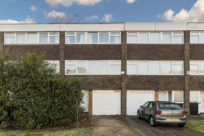 3 Bedroom Property To Rent In Heronsforde, London, W13