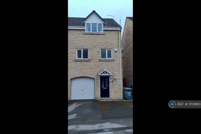 3 Bedroom Semi-Detached House To Rent In Prospect Road, Huddersfield, HD3