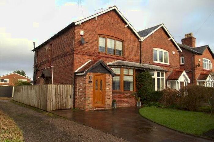 2 Bedroom Cottage To Rent In Ridgeway Road, Altrincham, WA15