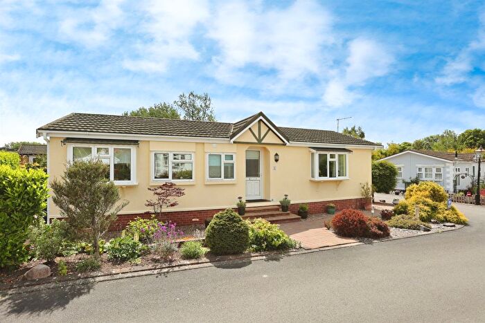 3 Bedroom Mobile/park Home For Sale In Lonsborough Gardens, Langham, Oakham, LE15