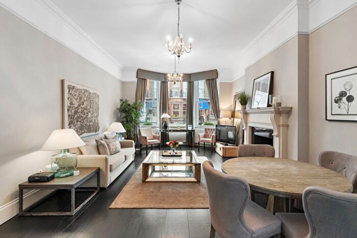 3 Bedroom Flat To Rent In Nottingham Place, London, W1U