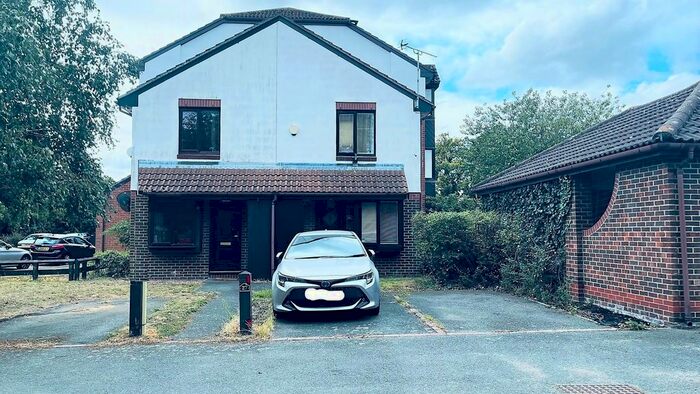 1 Bedroom Semi-Detached House To Rent In Banner Close, Purfleet, RM19