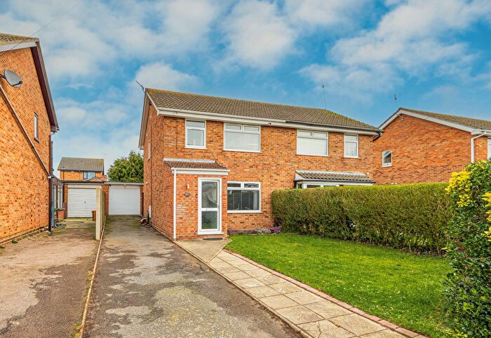 3 Bedroom Semi-Detached House For Sale In Alder Close, Bradwell, NR31