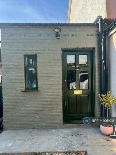 1 Bedroom Flat To Rent In St. Leonards Road, London, SW14