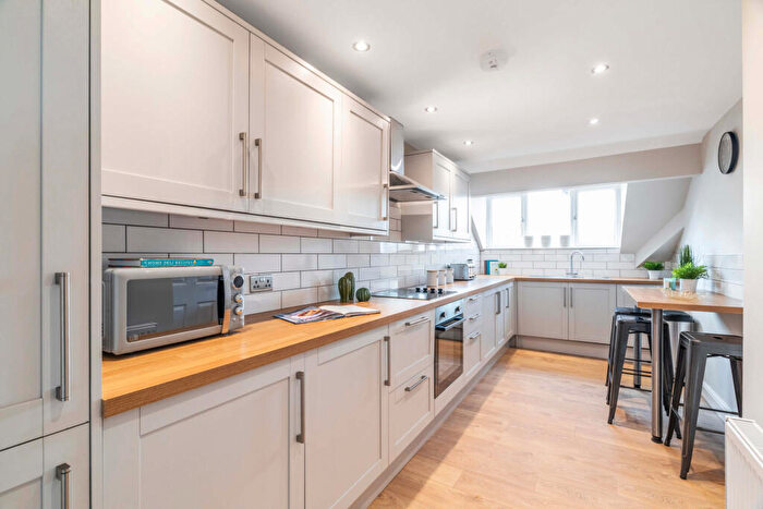 6 Bedroom Flat To Rent In Cardigan Road, Leeds, LS6