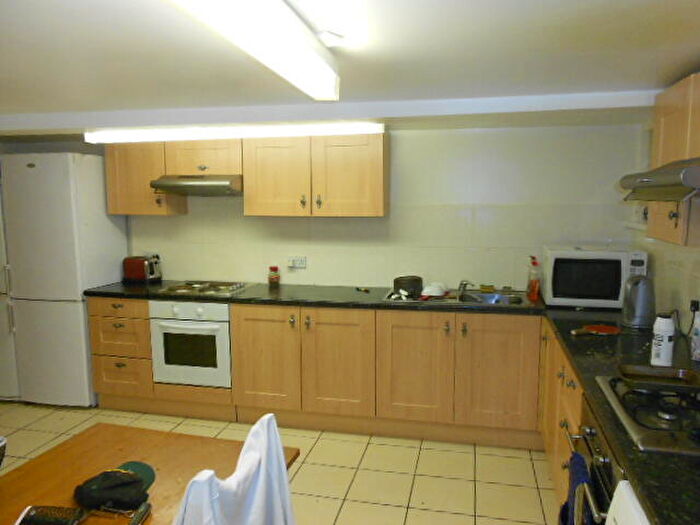 10 Bedroom Semi-Detached House To Rent In St Michaels Villas, Headingley, Leeds, LS6